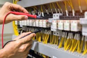 خدمات تحديد أعطال الكهرباء للفلل