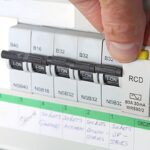 فوائد استخدام جهاز كشف التماس الكهرباء