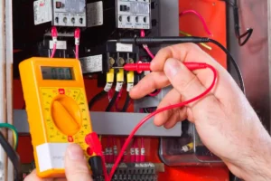 فحص التوصيلات الكهربائية داخل البيت