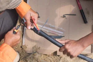 فحص كابلات الكهرباء الأرضية