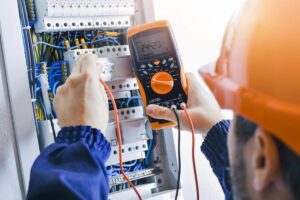 جهاز كشف الكهرباء في الحائط