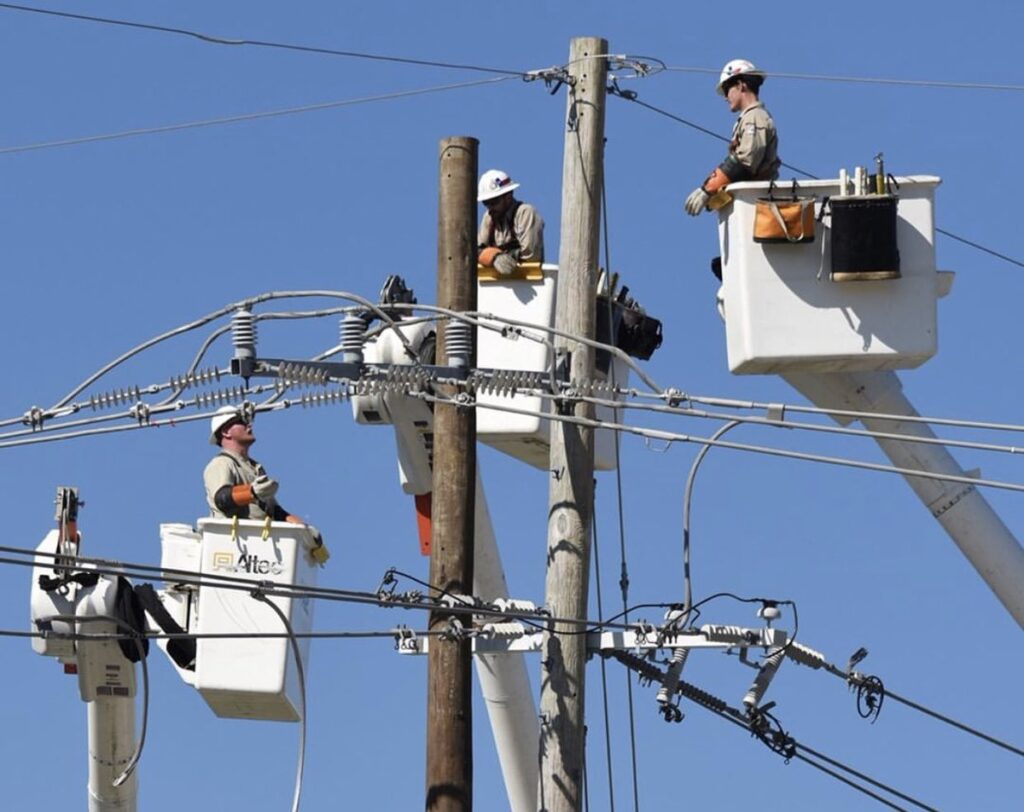 فحص انقطاع الكهرباء بالدمام