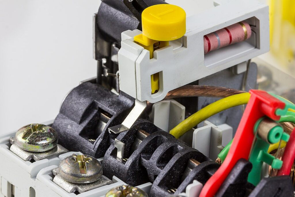 جهاز كشف القصر الكهربائي