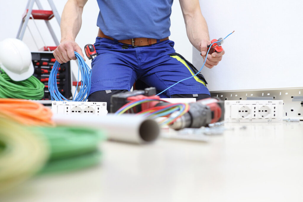 فحص انقطاع كيبل الكهرباء تحت الأرض