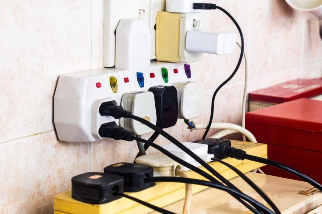 جهاز تنظيم الكهرباء المنزلية