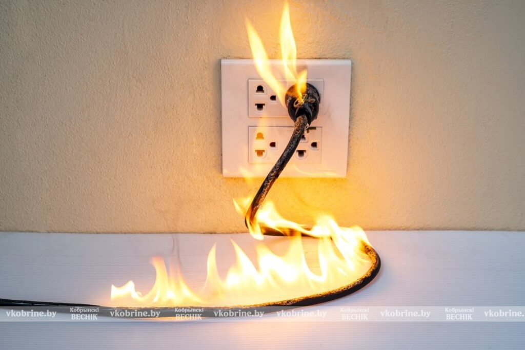 الشرارة الكهربائية داخل الجدران