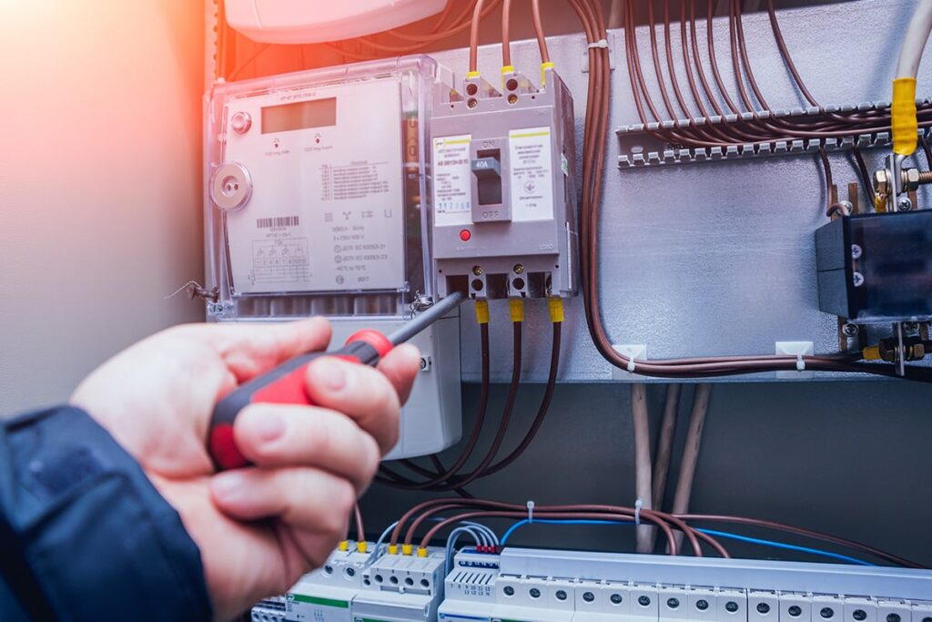 كشف مشكلة التماس الكهرباء